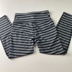 Athleta Women Stripes Chaturanga Capri Leggings .Poly Grey Black Size S